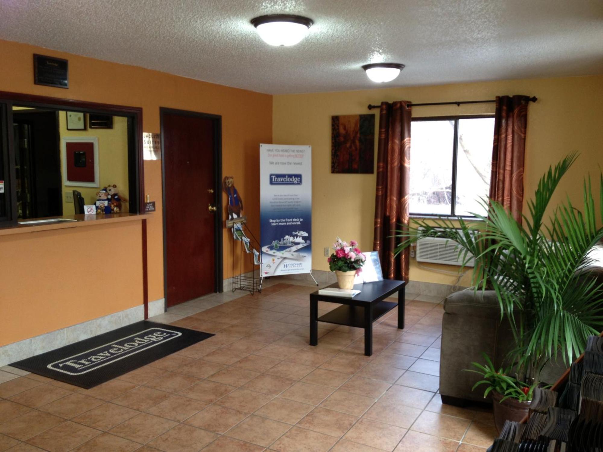 Travelodge By Wyndham Muskegon Esterno foto