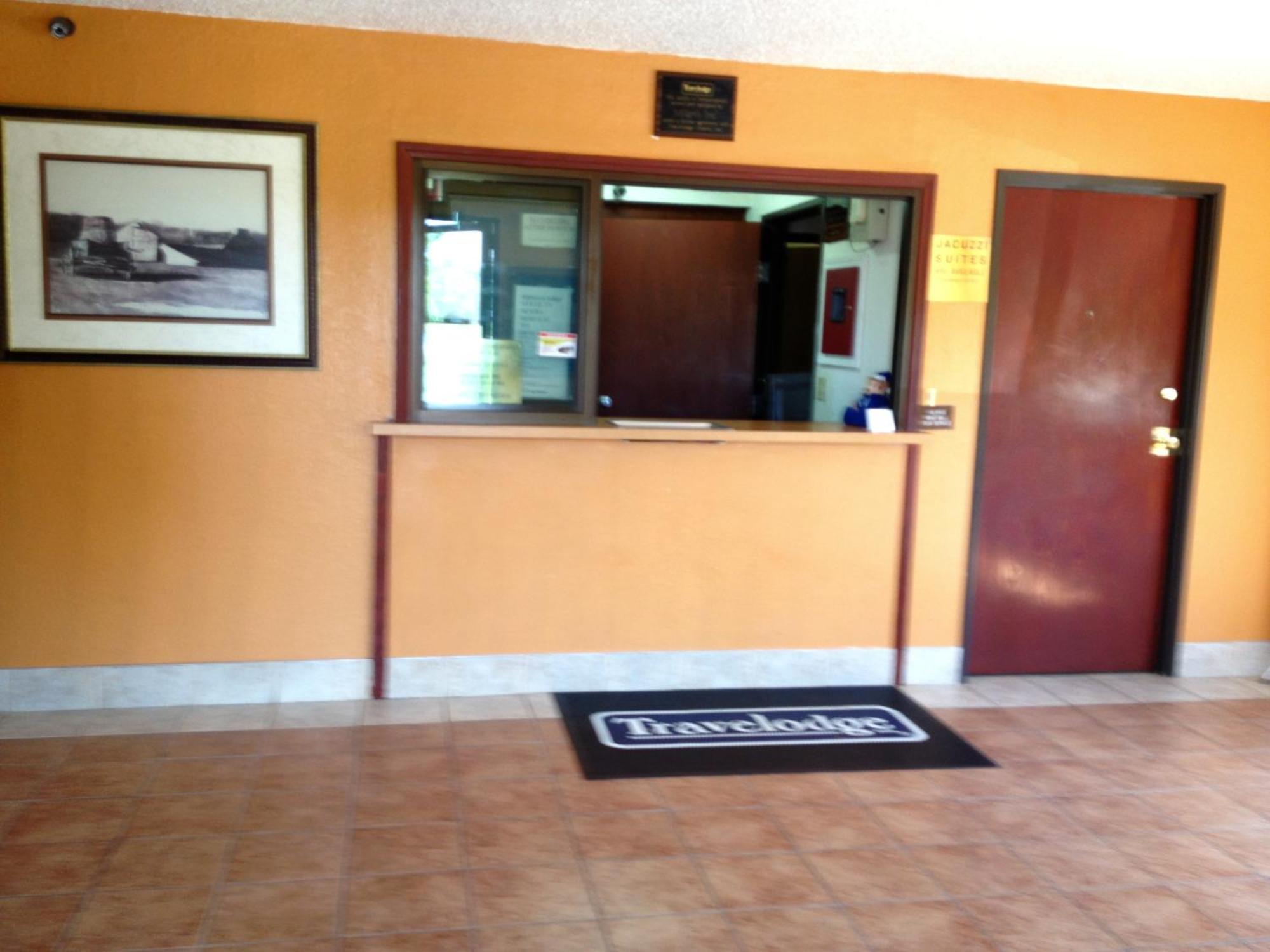 Travelodge By Wyndham Muskegon Esterno foto