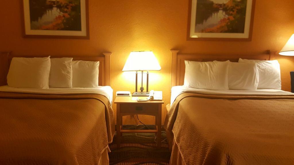 Travelodge By Wyndham Muskegon Esterno foto