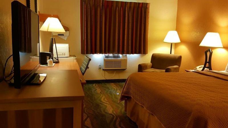 Travelodge By Wyndham Muskegon Esterno foto