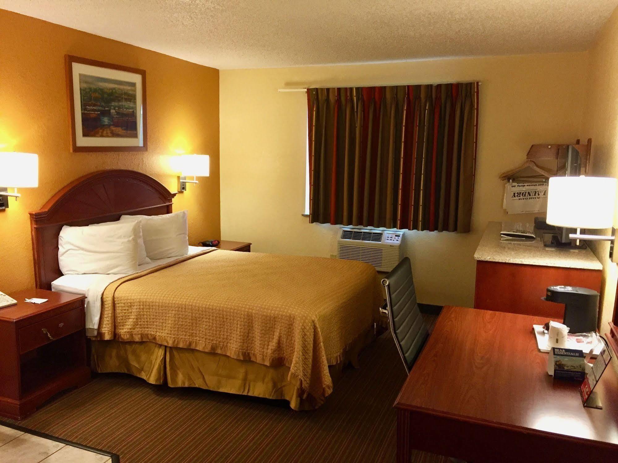 Travelodge By Wyndham Muskegon Esterno foto