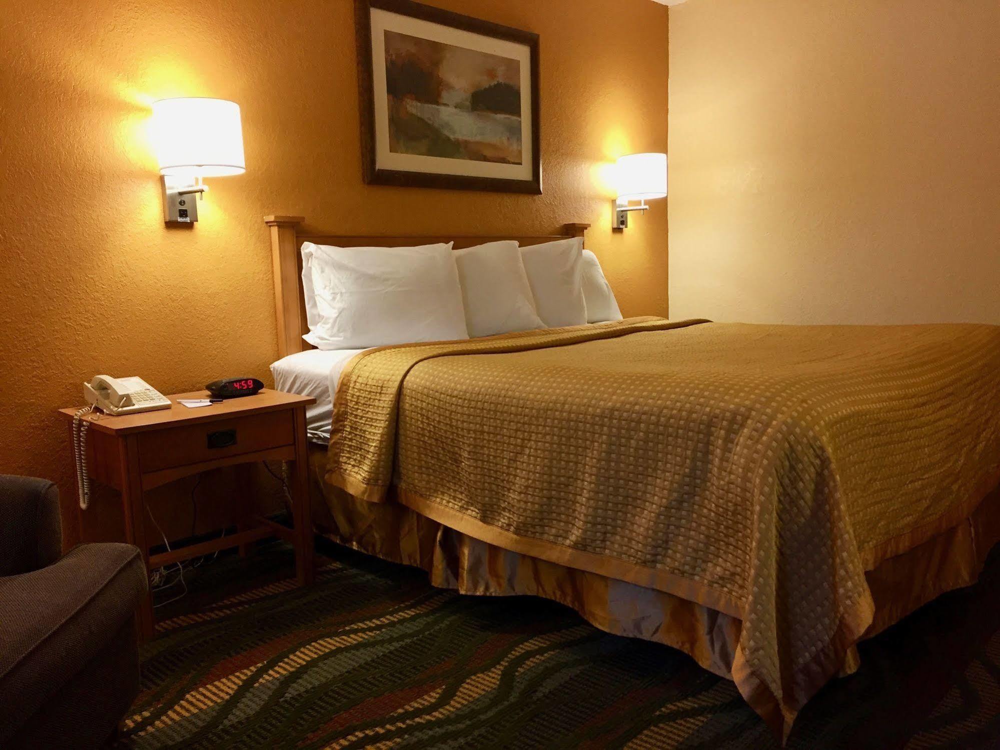 Travelodge By Wyndham Muskegon Esterno foto