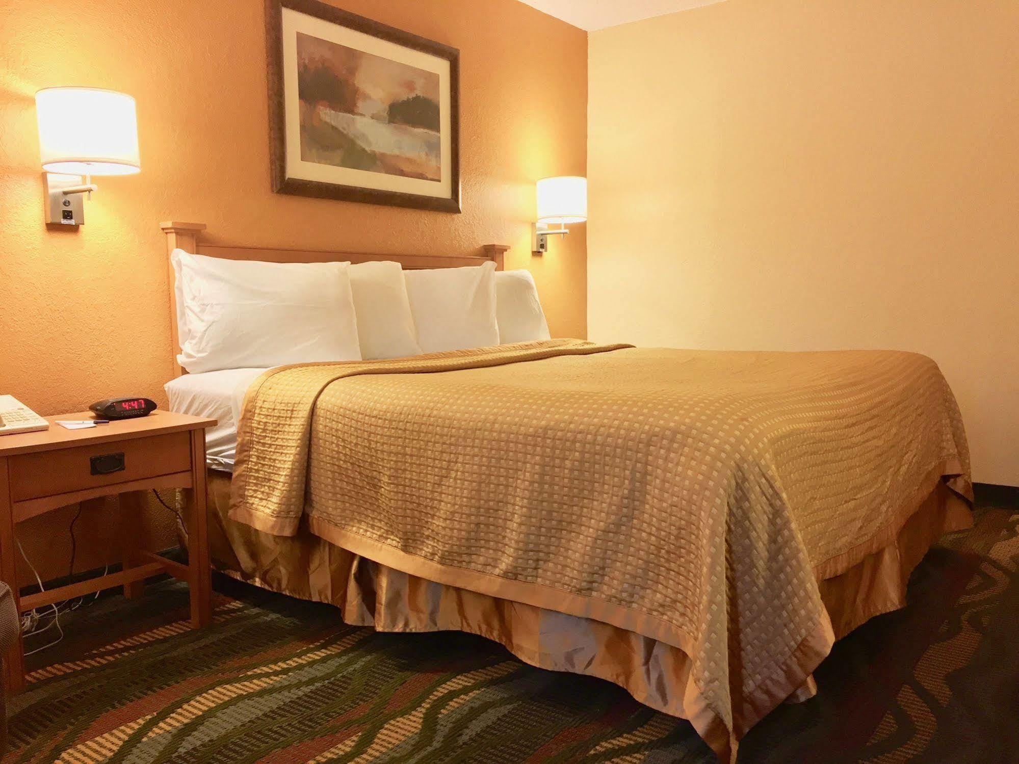 Travelodge By Wyndham Muskegon Esterno foto