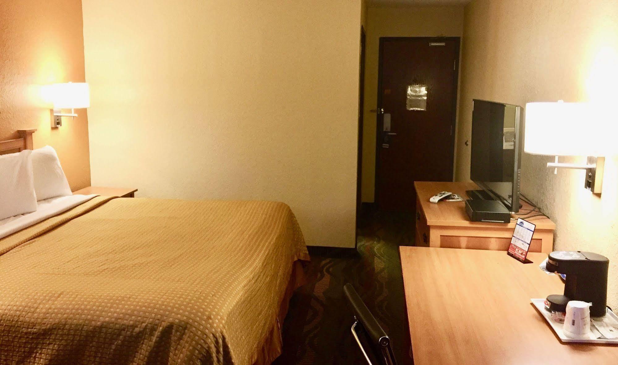 Travelodge By Wyndham Muskegon Esterno foto